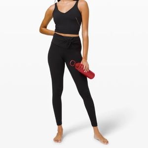 Black Lululemon twist waist leggings